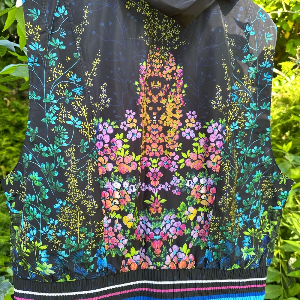 Johnny Was Black Vest with Vibrant Floral Design - Picture 5 of 16